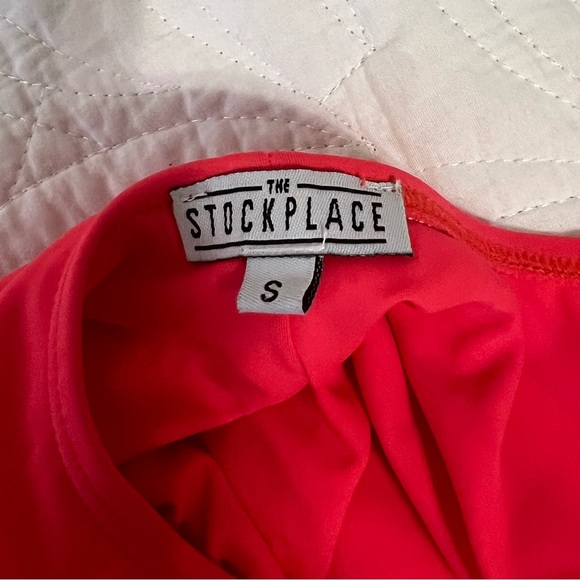 Ruffle neck one piece swimsuit size small - Picture 5 of 7